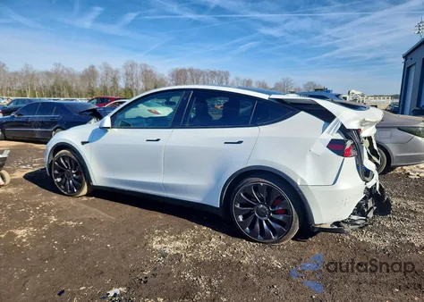 2022 Tesla Model Y z USA, uszkodzony, nr VIN 7SAYGDEF0NF544612